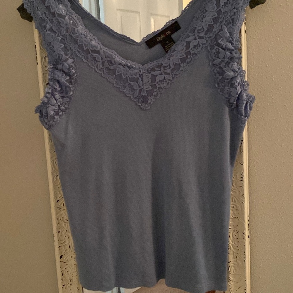lovely pull over sleeveless top $ 6 M
